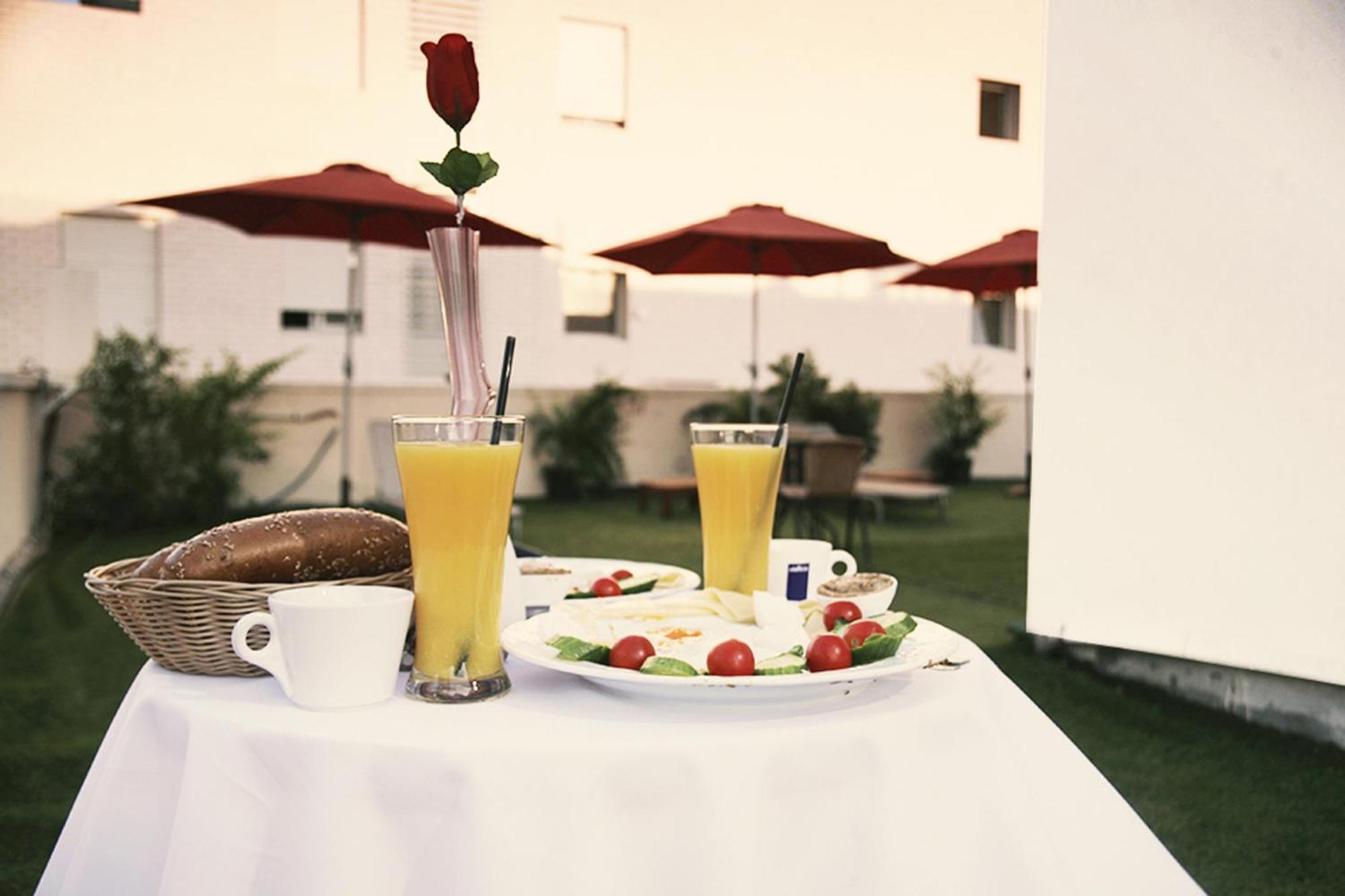 Lenis Hotel Tel Aviv Bagian luar foto