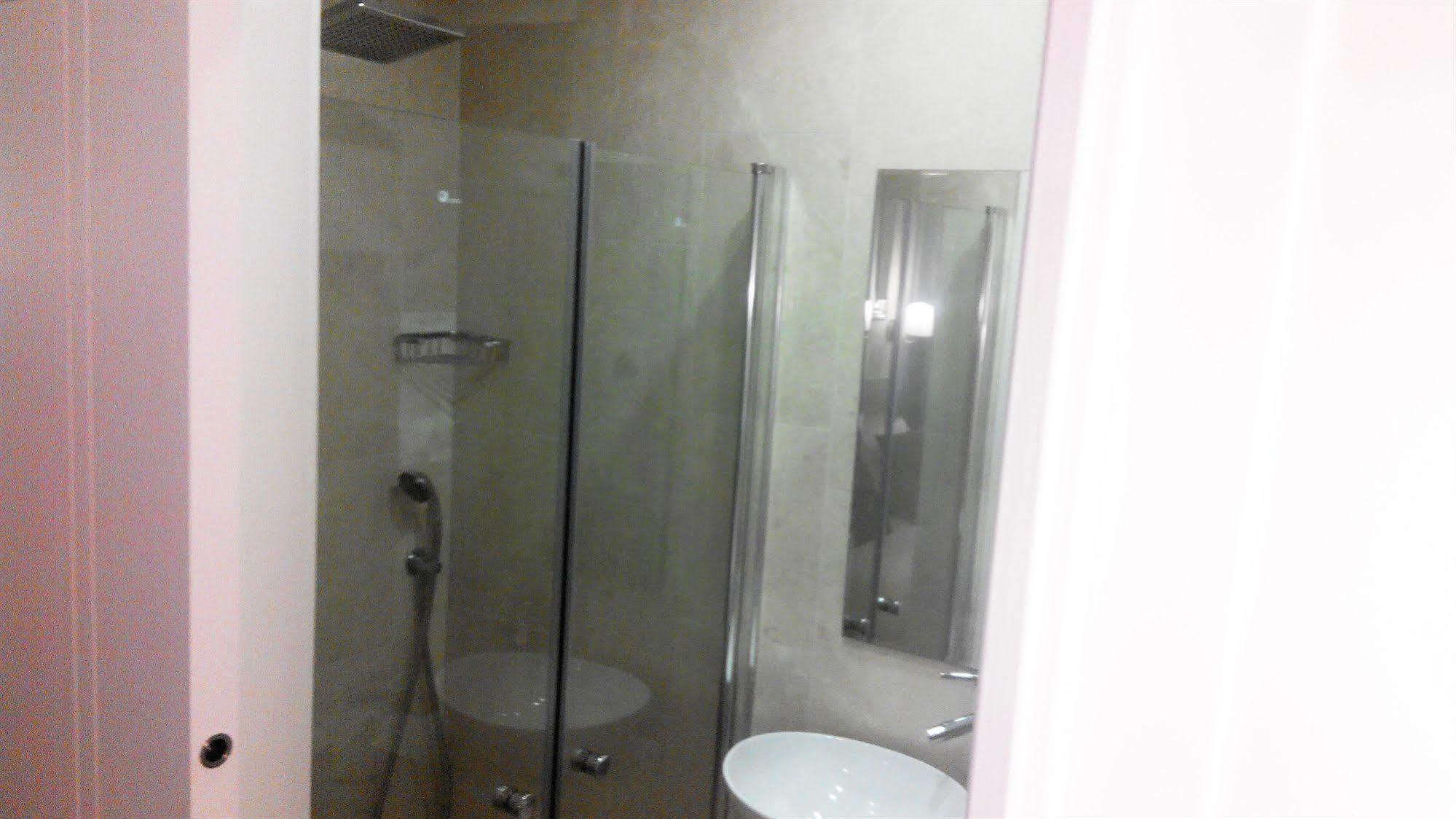 Lenis Hotel Tel Aviv Bagian luar foto